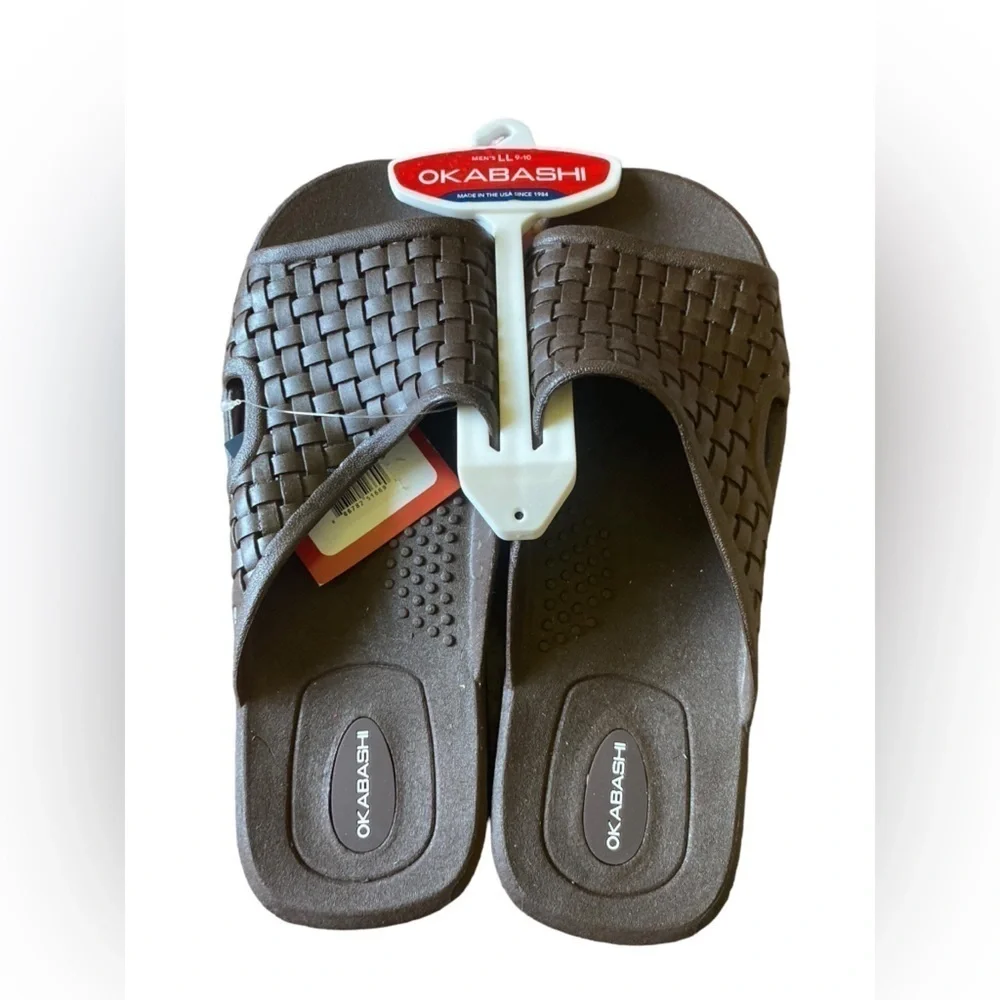 Men’s plastic pool beach Sandals Large 9 /10 Size New  With Tag